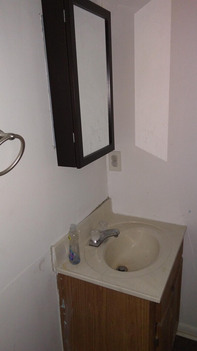 Building Photo - 1618 Dewey Ave