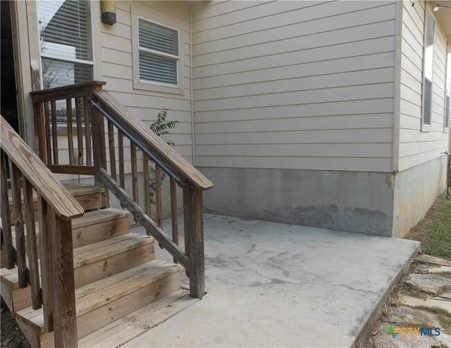 Building Photo - 2242 Lakeline Dr