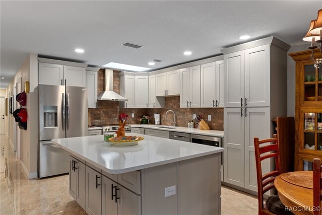 Building Photo - 11482 W Clubview Dr