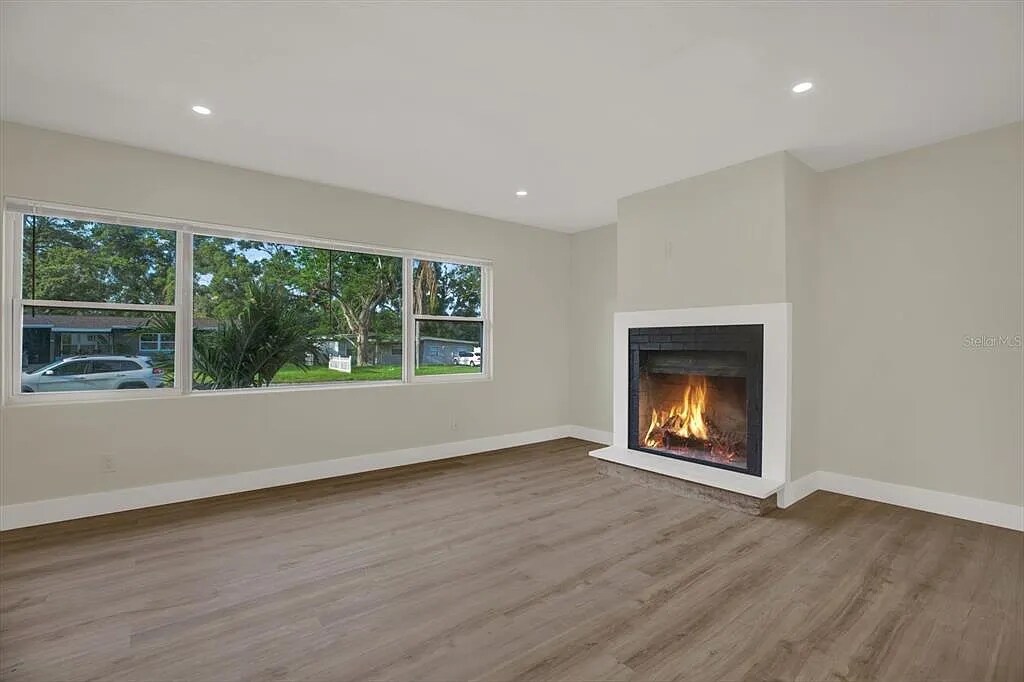 Building Photo - 1352 Parkwood St