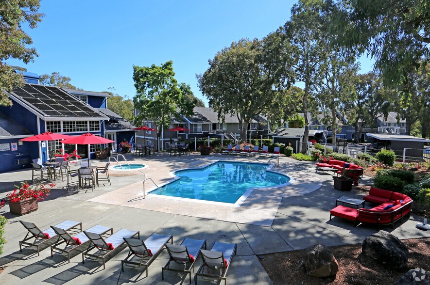 Building Photo - Bay Village