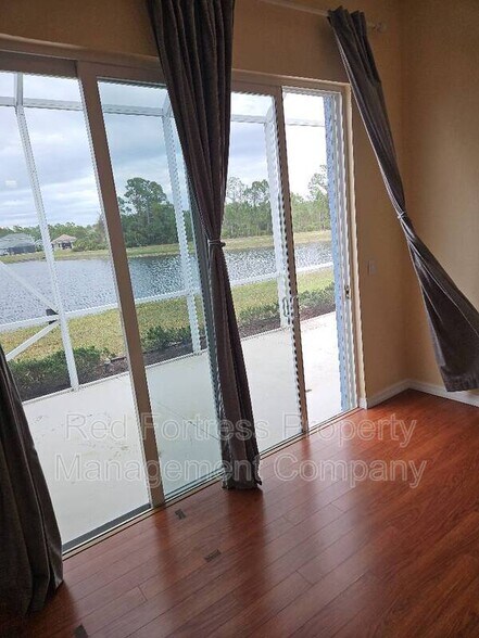 Building Photo - 1556 Scarlett Ave