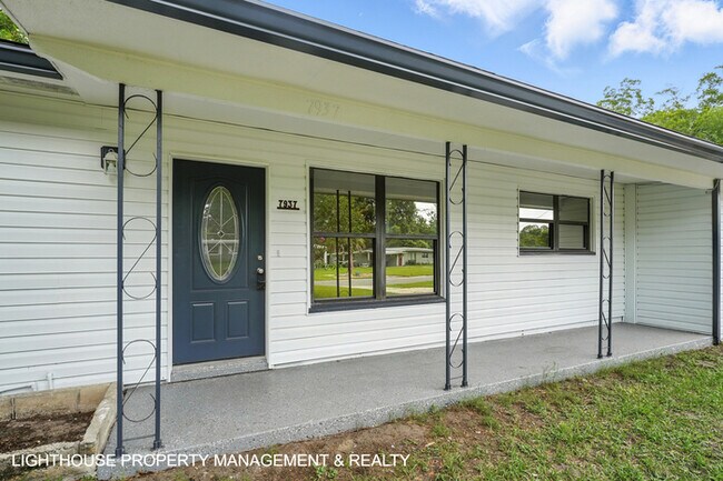 Building Photo - Stunning, Fully Renovated 4 Bed/2 bath Home!