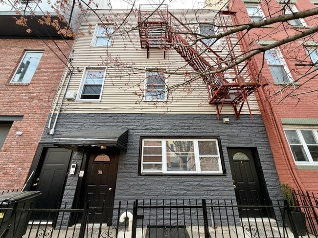 Building Photo - 311 5th St