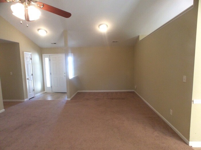 Building Photo - 128 Arbor Ridge Rd