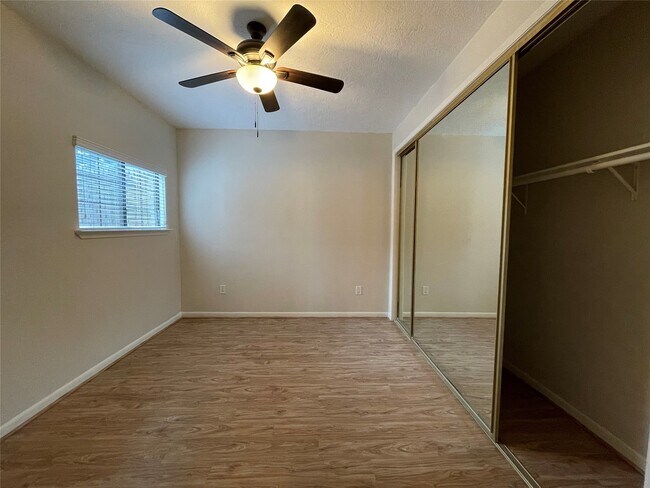 Building Photo - 12 Hallmark Dr