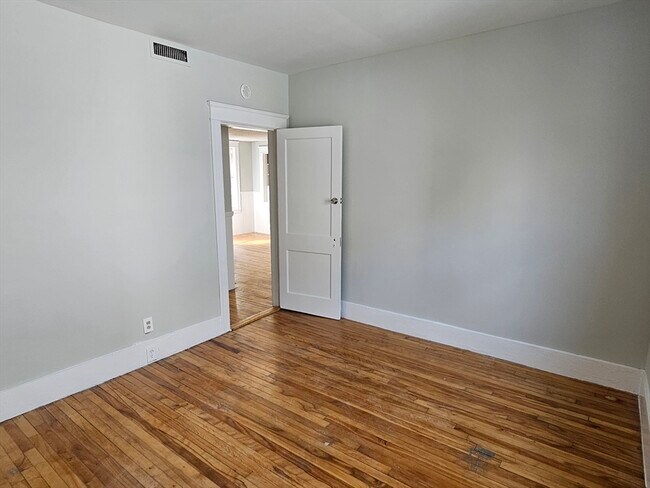 Building Photo - 169 Perry Ave