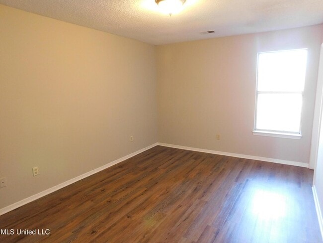 Building Photo - 5820 Briarwood Dr