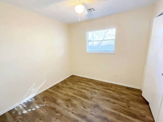 Building Photo - 644 Woodland Way