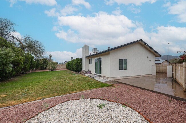 Building Photo - 11207 S Iroquois Dr