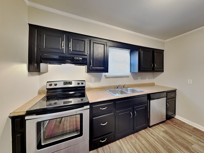 Building Photo - 2219 Whalen Ave