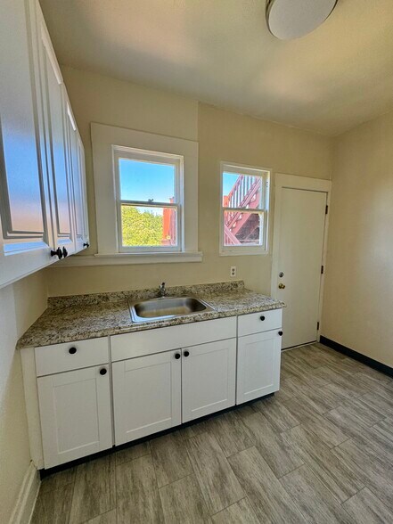 Building Photo - 35 Holly Park Cir