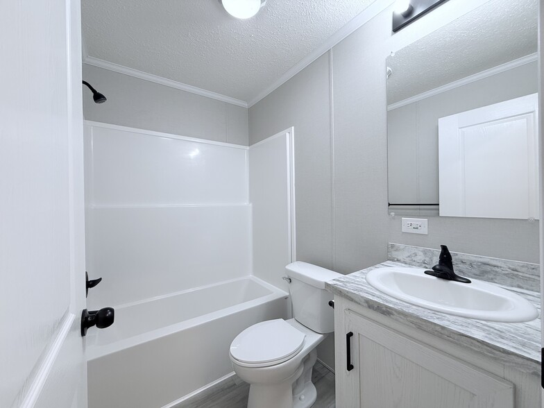 Building Photo - 29805 Jamestown Dr