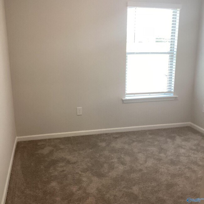 Building Photo - 104 Granby Ln