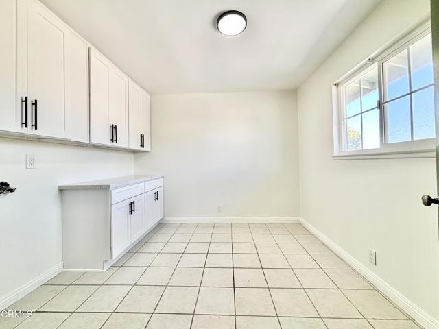 Building Photo - 203 E Elfin Green