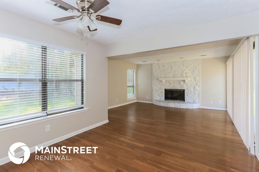 Building Photo - 135 Red Oak Dr