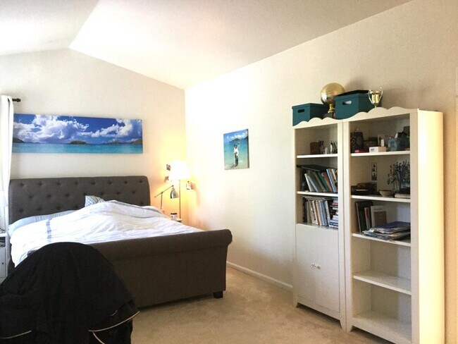 Building Photo - 6 Dockside Cir