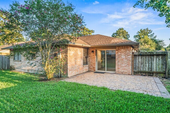 Building Photo - 2707 Foliage Green Dr