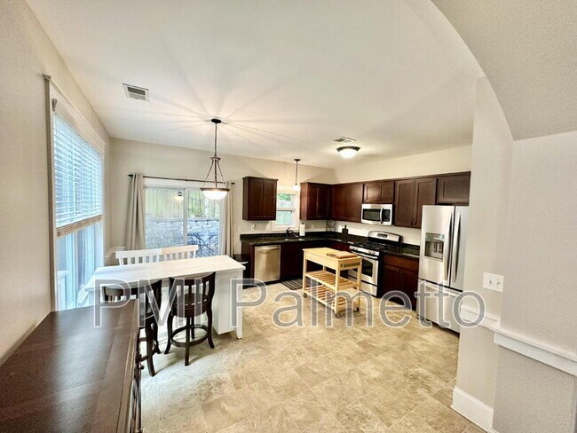 Building Photo - 121 Park Ridge Way