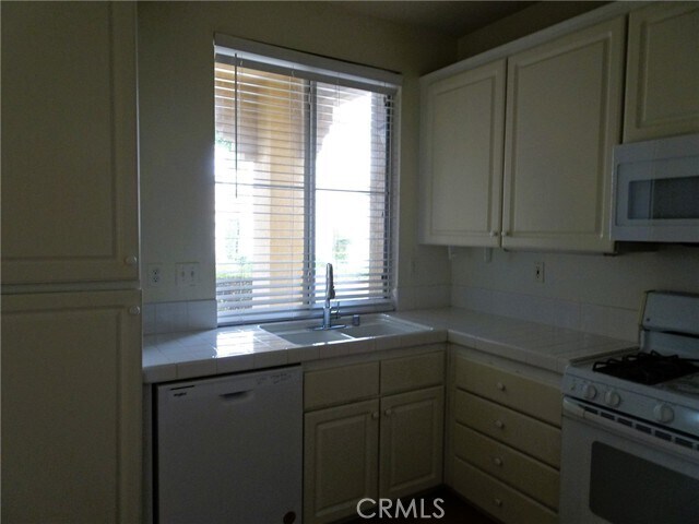 Building Photo - 406 N Kenwood