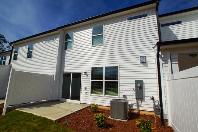 Building Photo - 206 Oakchest Ct