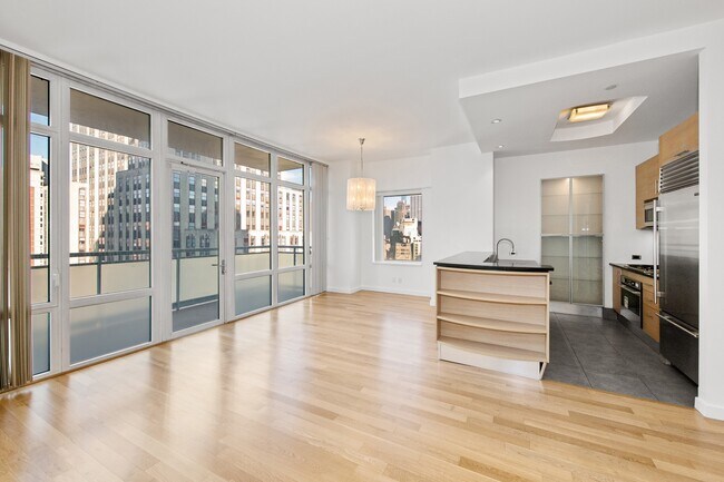 Primary Photo - 325 5th Ave