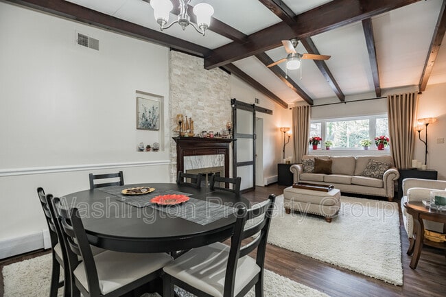 Building Photo - 3402 Little Hunting Creek Dr