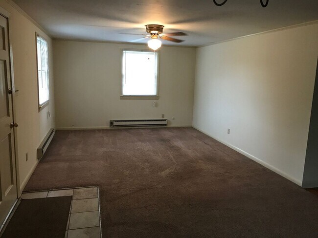 Building Photo - 3 Bedroom Duplex
