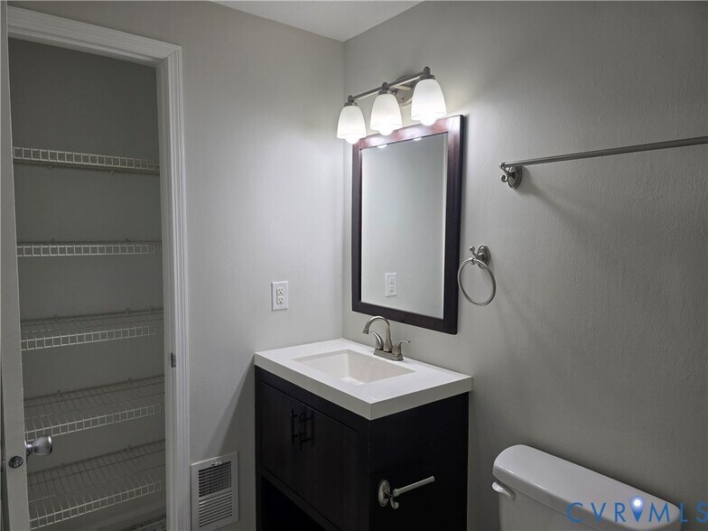 Building Photo - 4960 Finnegan Ct