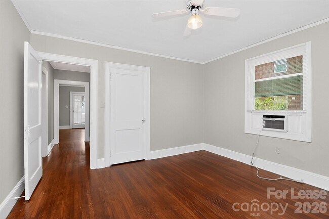 Building Photo - 1412 Park Dr