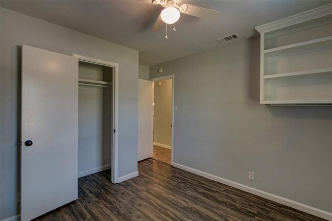 Building Photo - 800 Osage Dr