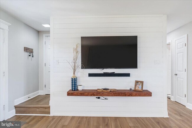 Building Photo - 6934 River Drive Rd