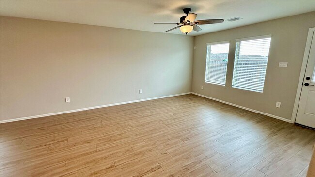 Building Photo - 236 Rustic Ridge Cir