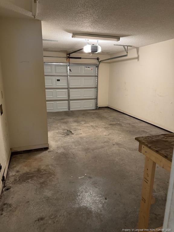 Building Photo - 5575 Robmont Dr