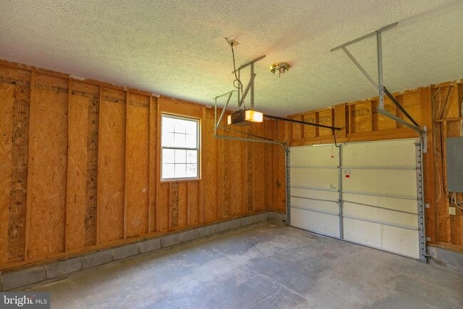 Building Photo - 84 Dozer Ln