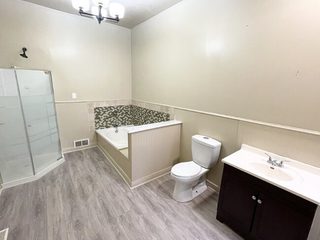 Building Photo - Near Southside 2BR/1.5BA House!