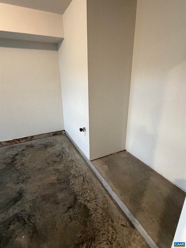 Building Photo - 5992 Cling Ln