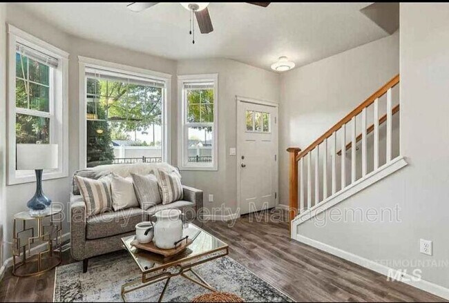 Building Photo - 4366 N Five Mile Rd