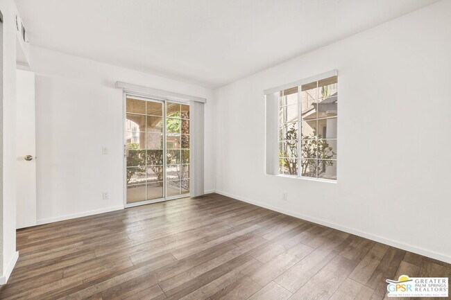 Building Photo - 505 S Farrell Dr