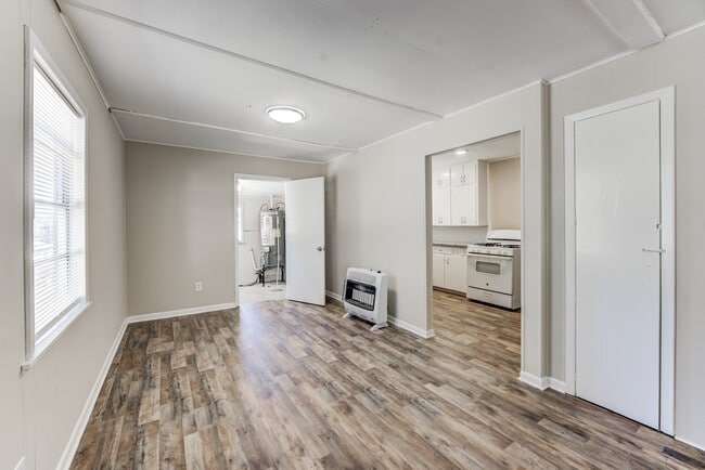 Building Photo - 711 Cherokee Dr
