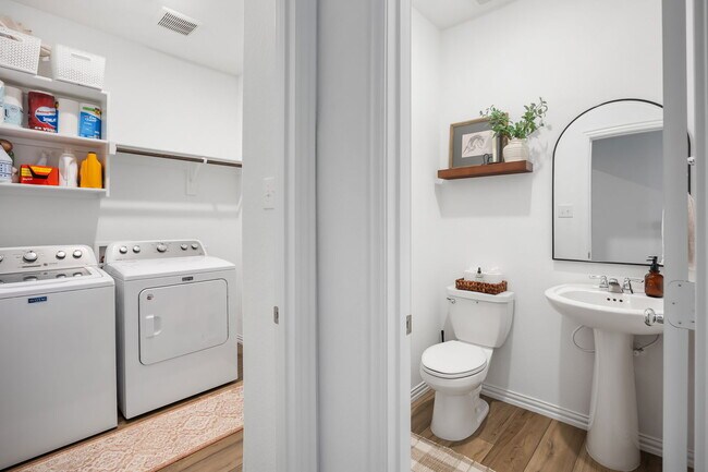 Building Photo - 10016 Thornapple Rd