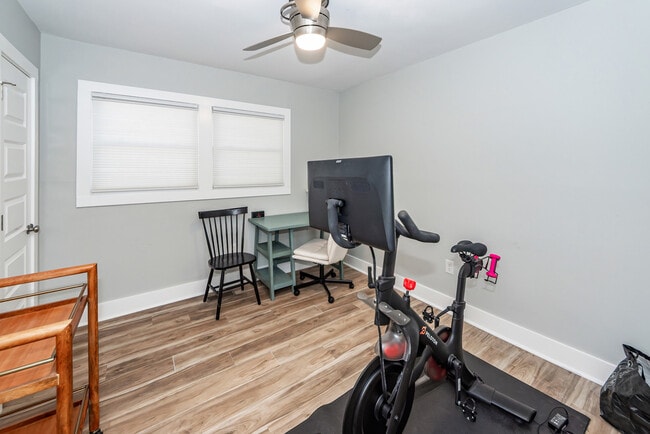 Building Photo - 1511 Larry St