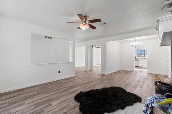 Building Photo - 456 Deep Woods Ln