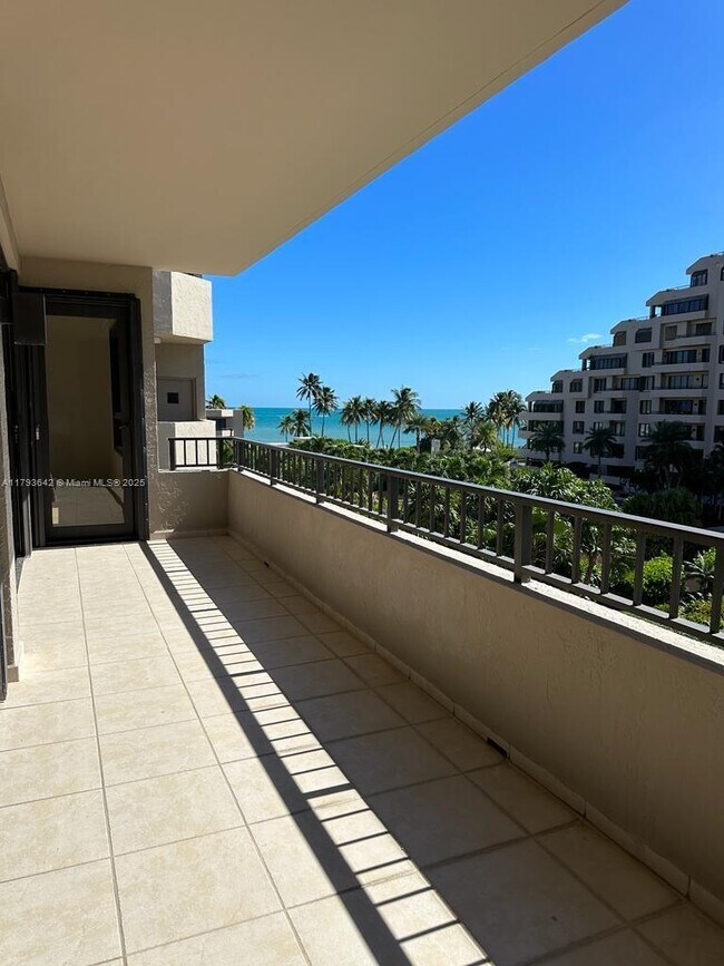 Building Photo - 251 Crandon Blvd