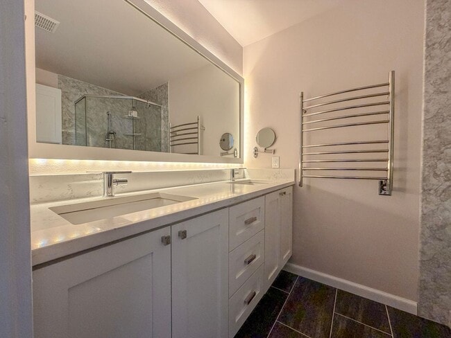 Building Photo - Contemporary 3bd/2.5bth Magnolia Townhome, $4,250/mo.