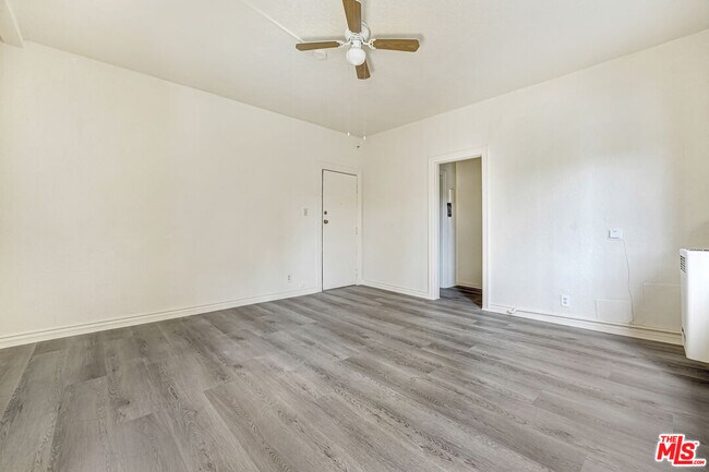 Building Photo - 807 S Fedora St