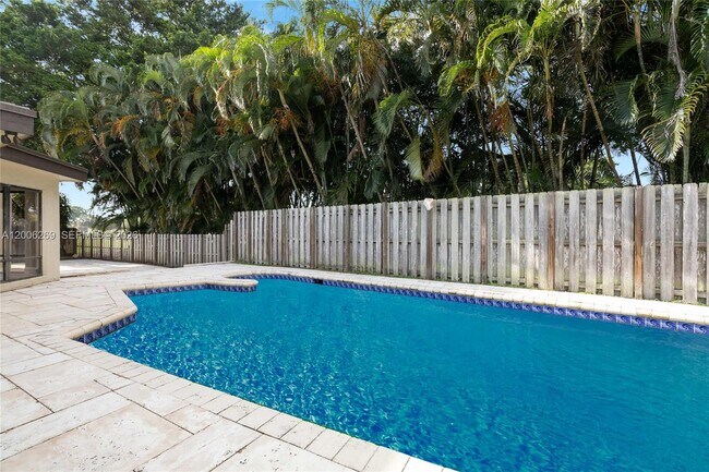 Building Photo - 8881 N Lake Dasha Dr