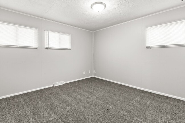 Building Photo - 3920 Vinton St