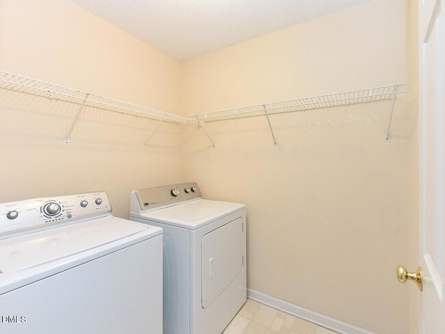 Building Photo - 406 Somersview Dr