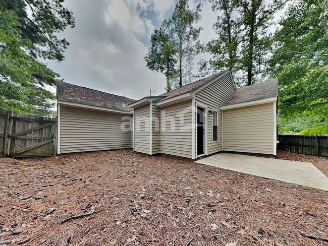 Building Photo - 4004 Pearl Rd